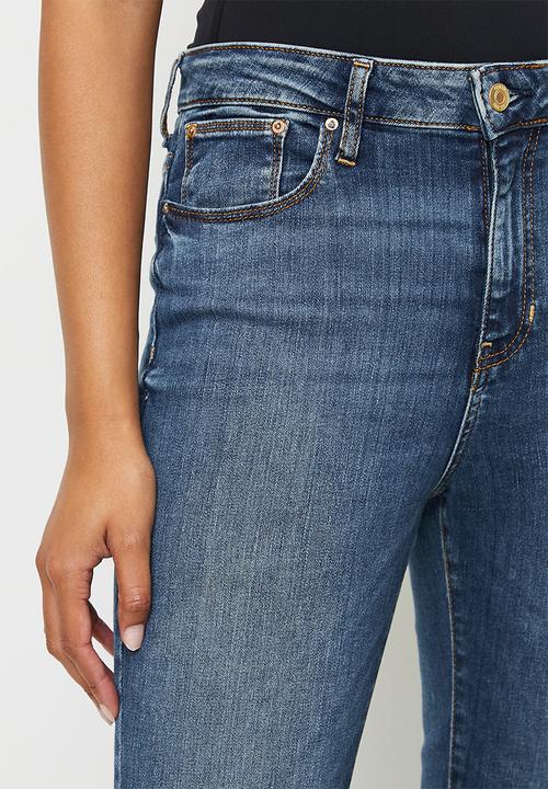 GUESS - Sexy Flared Jeans - Dark Wash