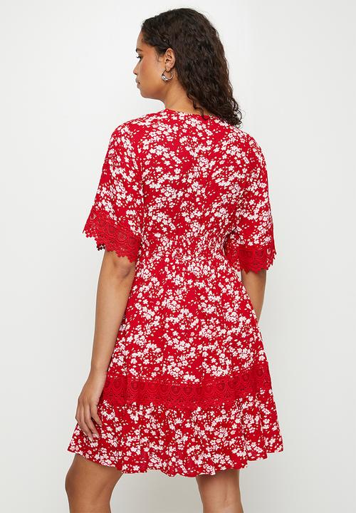 Stella Morgan - V-neck ladder lace midi dress with ditsy floral print - red