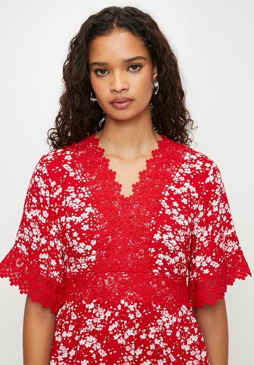 Stella Morgan - V-neck ladder lace midi dress with ditsy floral print - red