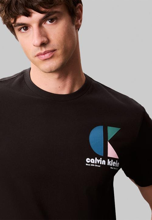 Calvin Klein - Ss 30S Eu Ck Bh Logo Graphic Tee - Black