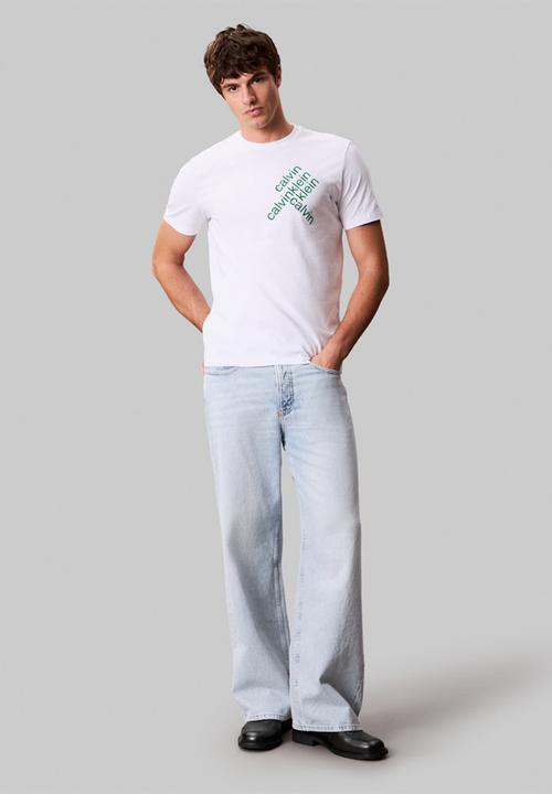 Calvin Klein - Ss 30S Eu Ck Bh Word Stack Graphic Tee - Brilliant White