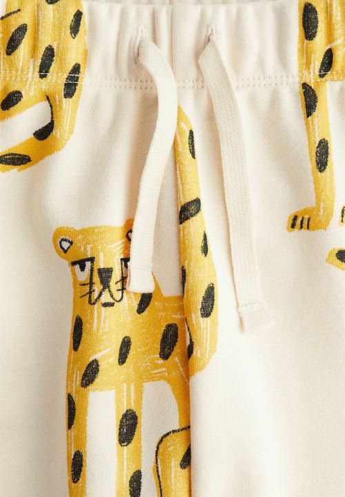 H&M - Printed sweatshorts - cream cheetahs