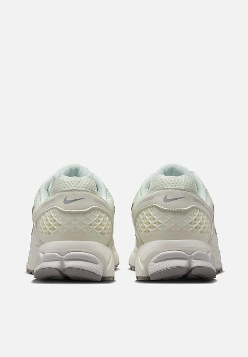 Nike - Zoom Vomero 5