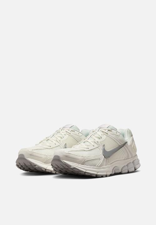 Nike - Zoom Vomero 5