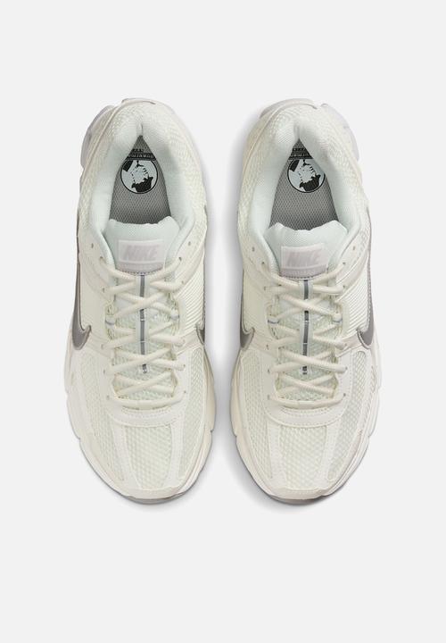 Nike - Zoom Vomero 5