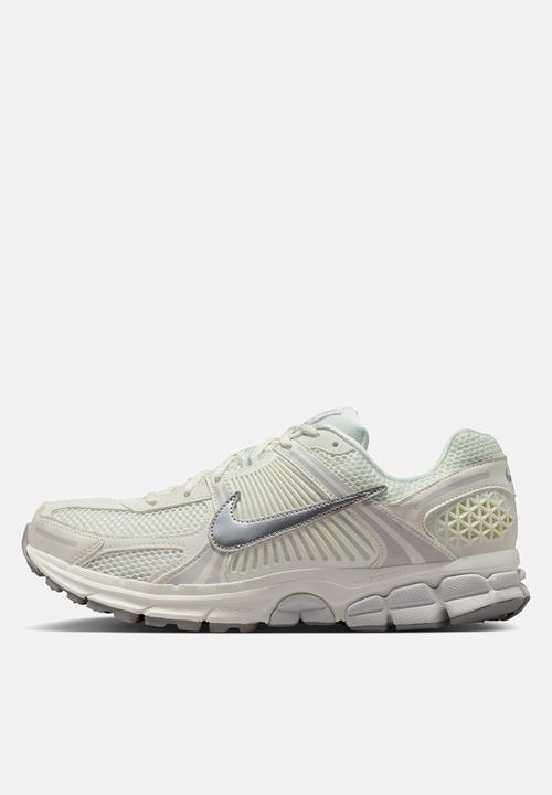 Nike - Zoom Vomero 5