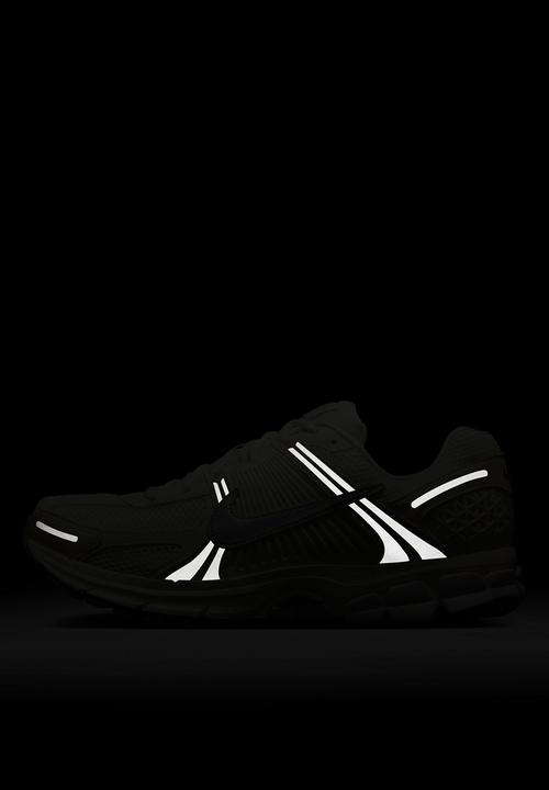 Nike - Zoom Vomero 5