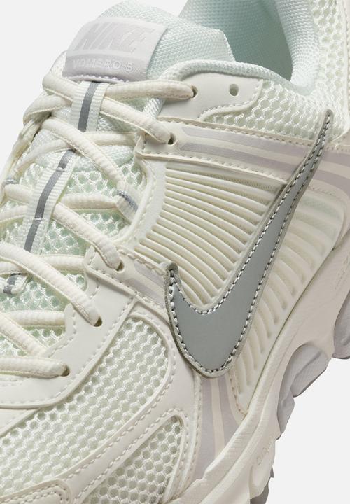 Nike - Zoom Vomero 5