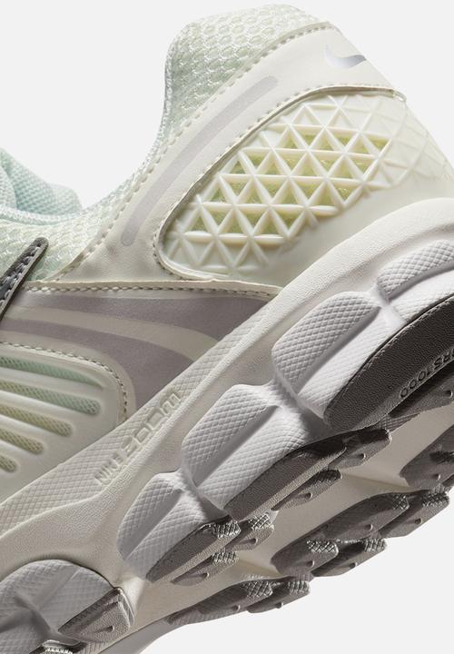 Nike - Zoom Vomero 5