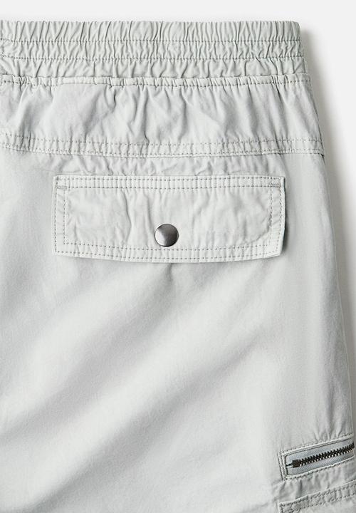 H&M - Regular fit cargo shorts - light grey