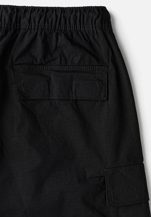H&M - Regular fit cargo shorts - black