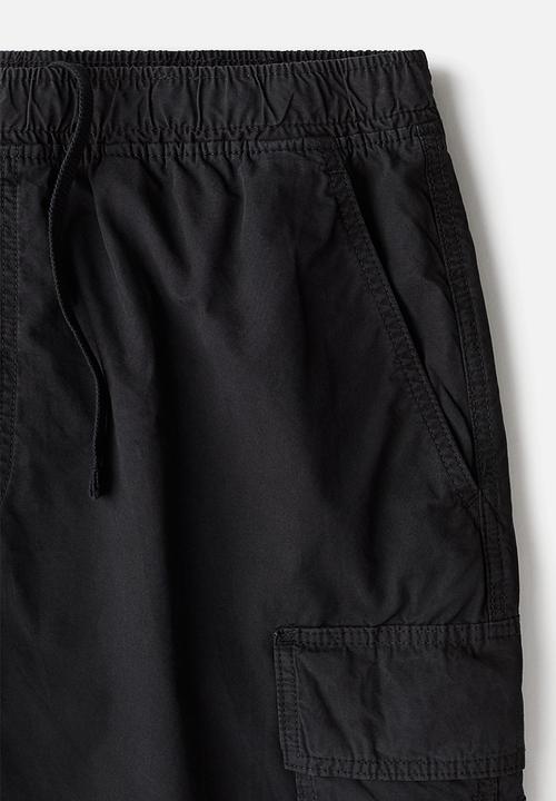 H&M - Loose fit cargo shorts - black