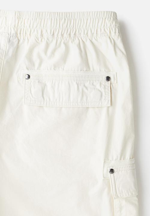 H&M - Relaxed fit cargo shorts - cream