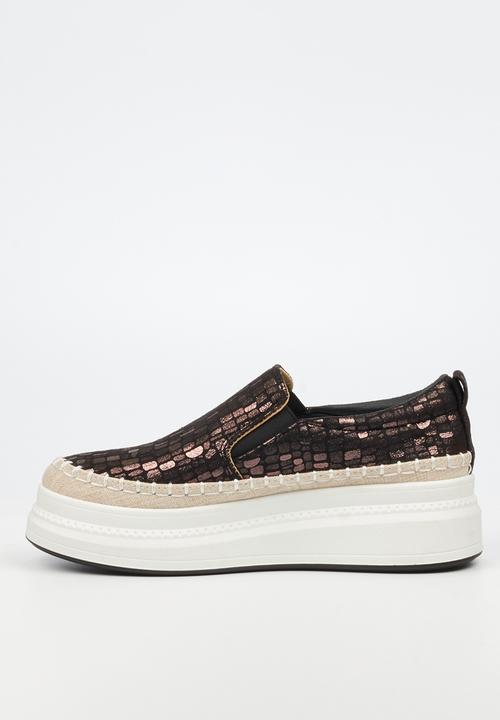 Butterfly Feet - Senhora 24 Slip-On - Black