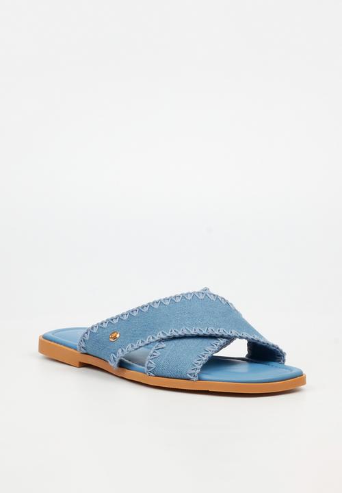 Miss Black - Cream 2 slide - blue