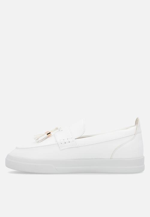 Jonathan D - Tassel - White