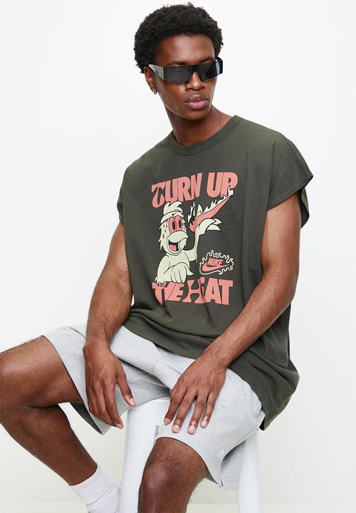 Nike - NSW Hot Ones Graphic Tee - Sequoia