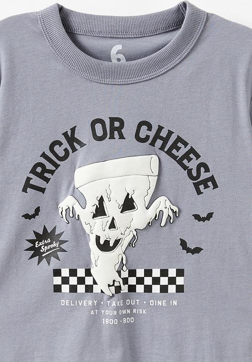 Cotton On - Jonny short sleeve graphic print tee - steel/trick or cheese