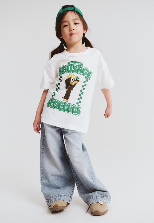 Cotton On - Licensed drop shoulder short sleeve tee - lcn blu vanilla/snickers sausage roll