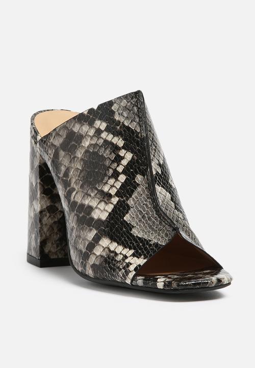 Glamorous - Lydia Mule
