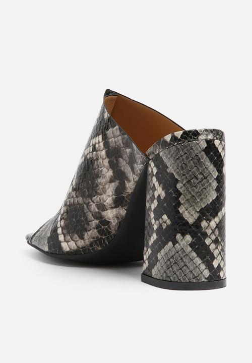 Glamorous - Lydia Mule