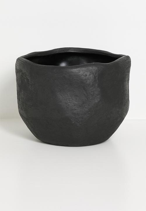 Wide crunchy outdoor planter - black
