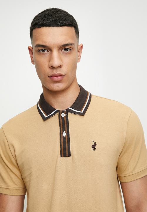 POLO - Ashton plain pique short sleeve contrast placket golfer - camel