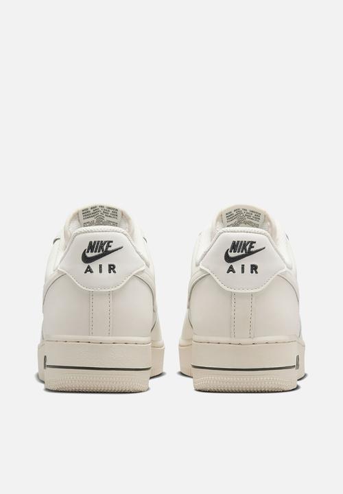 Nike - Air Force 1 '07 LV8