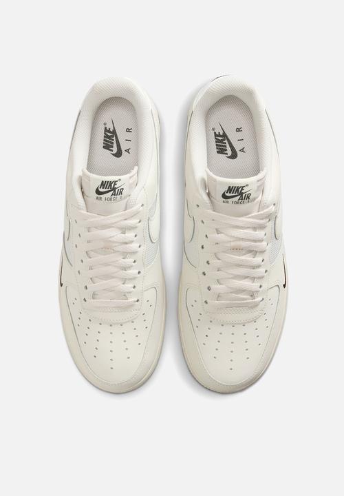 Nike - Air Force 1 '07 LV8