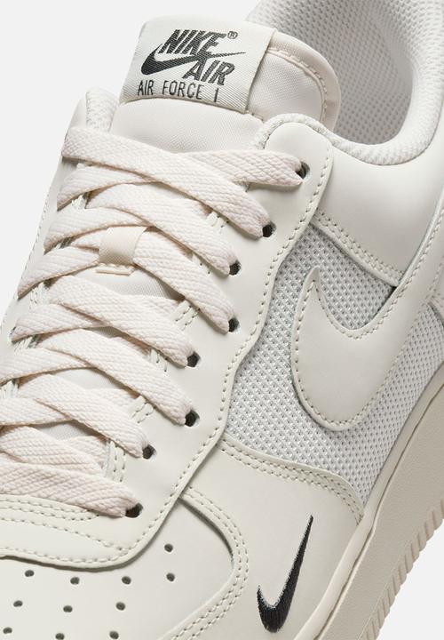 Nike - Air Force 1 '07 LV8