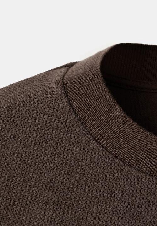 MANGO - Camiseta pico - brown