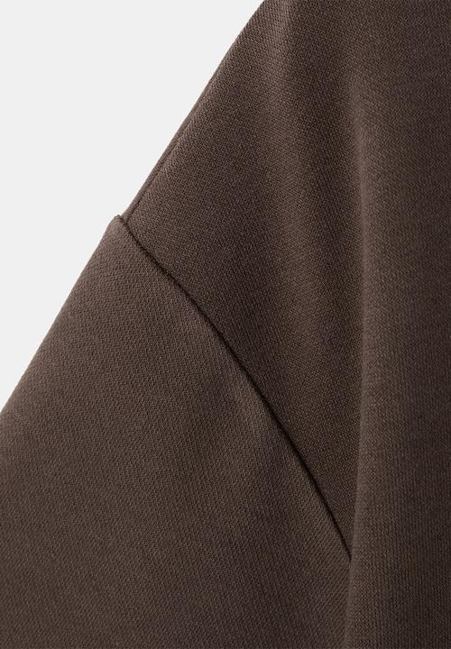 MANGO - Camiseta pico - brown