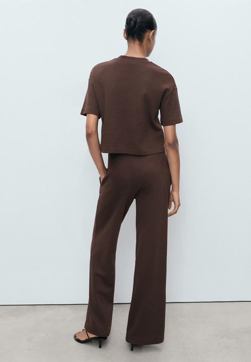 MANGO - Camiseta pico - brown