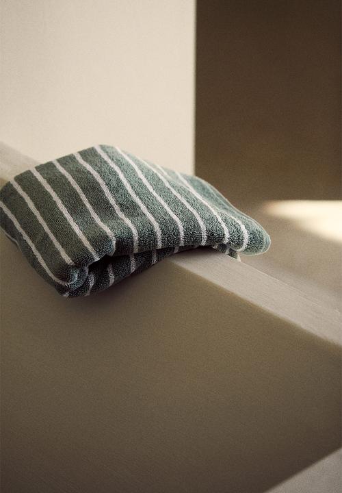 Striped hand towel - green