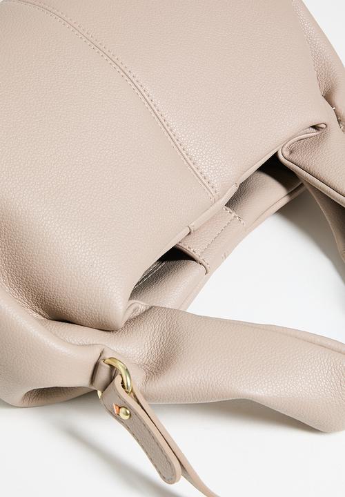 Tessa Design - Bianca dumpling messenger bag - beige