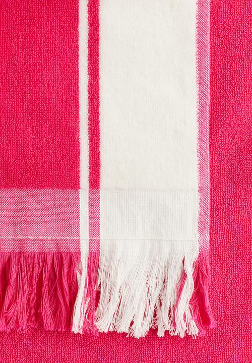 H&M - Fringed beach towel - cerise