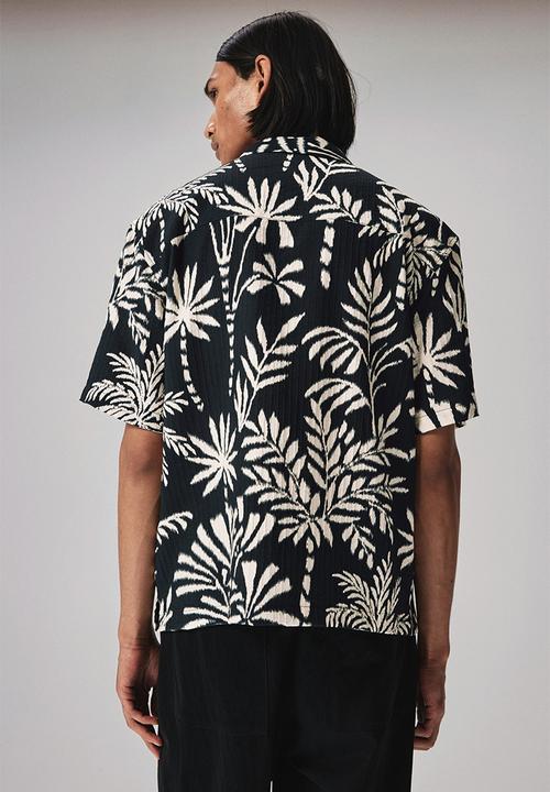 H&M - Regular fit resort shirt - black leaf-patterned