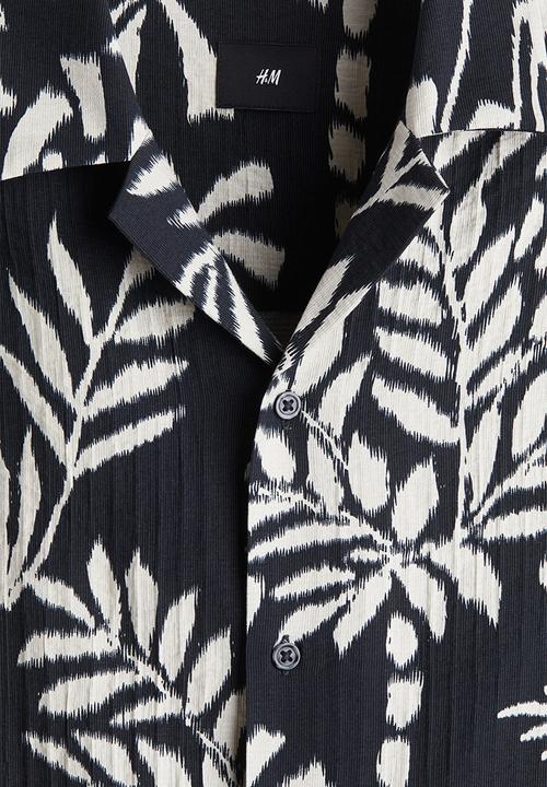 H&M - Regular fit resort shirt - black leaf-patterned