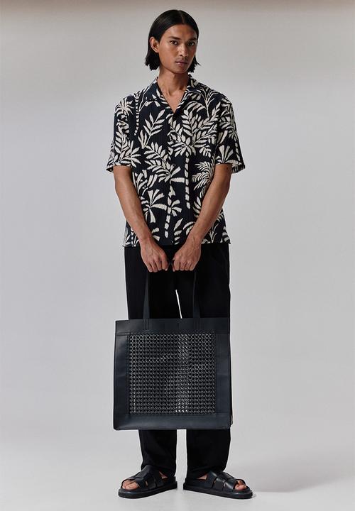 H&M - Regular fit resort shirt - black leaf-patterned