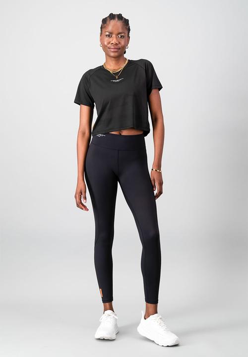 Burnt  - Essential Flow Tee - Black