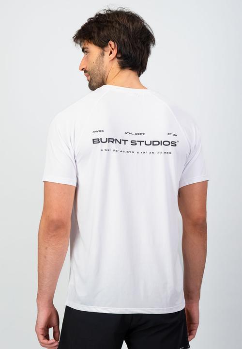 Burnt  - Fundamental Active tee - White