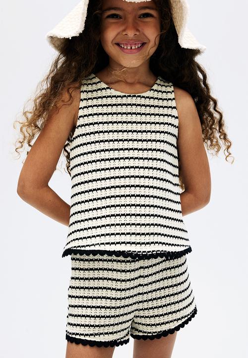 H&M - Textured-knit shorts - light beige & black striped