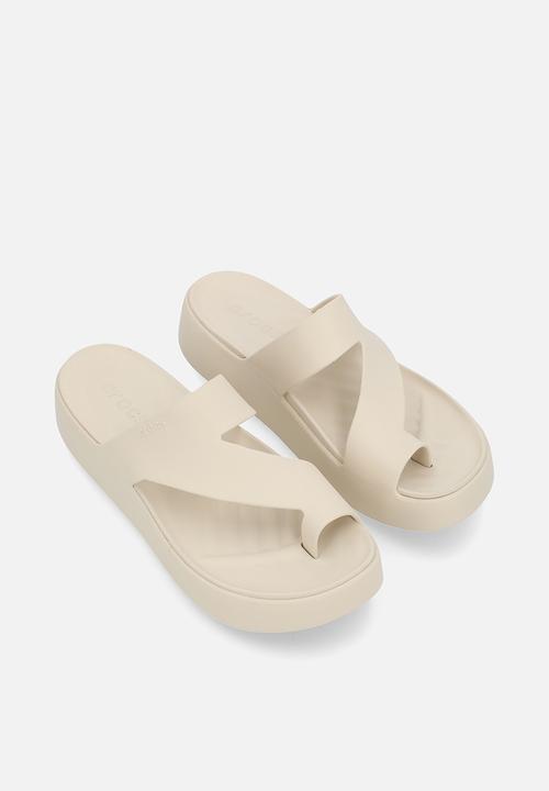 Crocs - Getaway way platform toe loop-sandstone