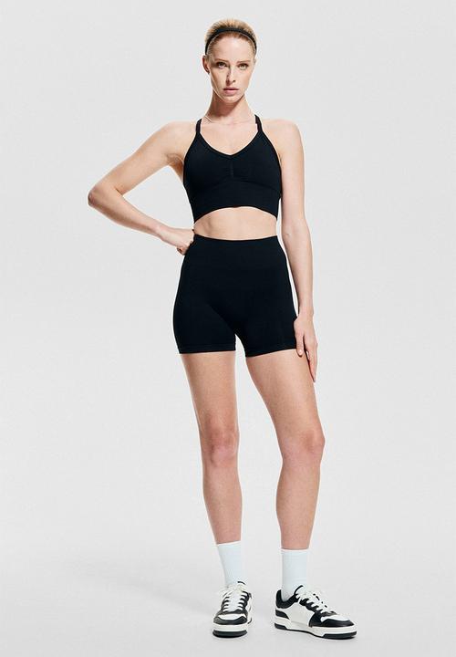 H&M - Seamless medium support sports bra with drymove™ - black