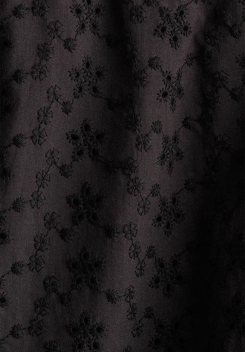 H&M - High-waisted broderie anglaise shorts - black