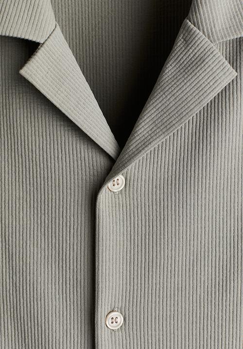 H&M - Regular fit ribbed resort shirt - sage green