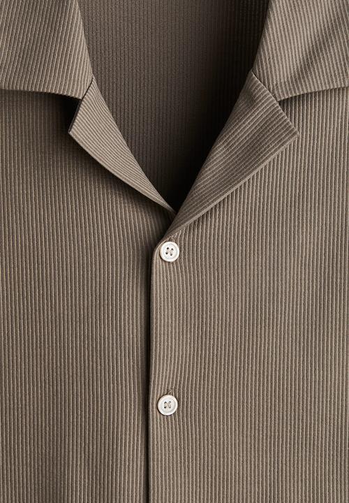 H&M - Regular fit ribbed resort shirt - dark beige