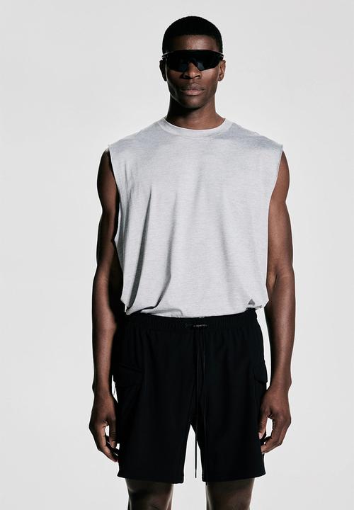 H&M - Mid-length cargo sports shorts with drymove™ - black