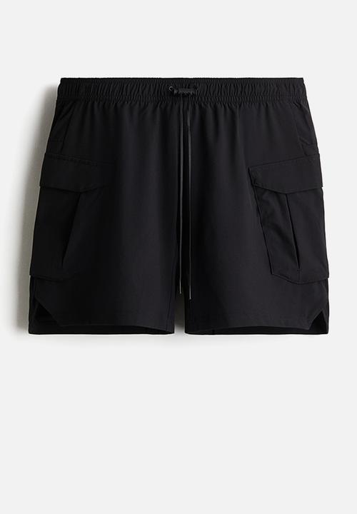 H&M - Mid-length cargo sports shorts with drymove™ - black