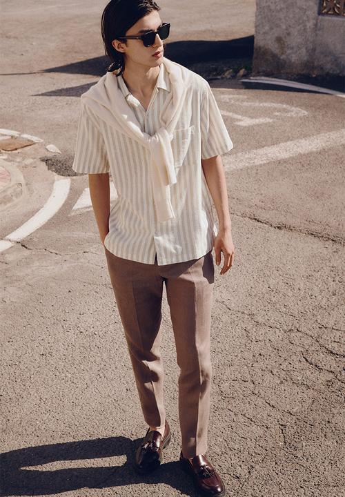 H&M - Regular fit short-sleeved linen-blend shirt - beige/white striped